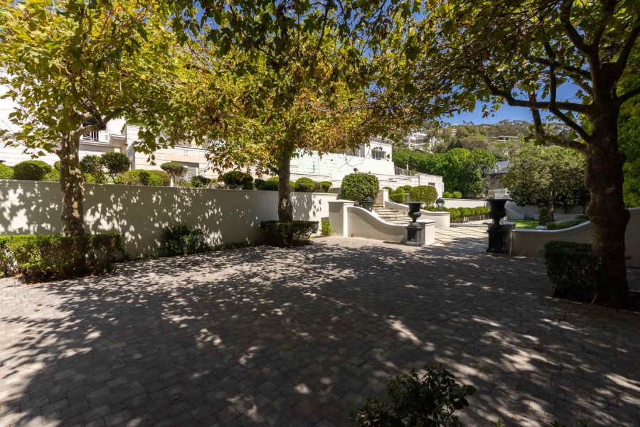 7 Bedroom Property for Sale in Fresnaye Western Cape